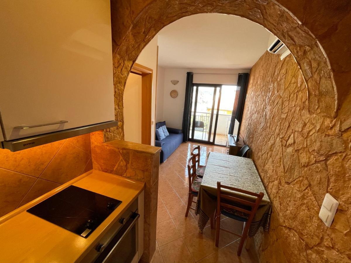 Apartment Jakasa Трогир Екстериор снимка