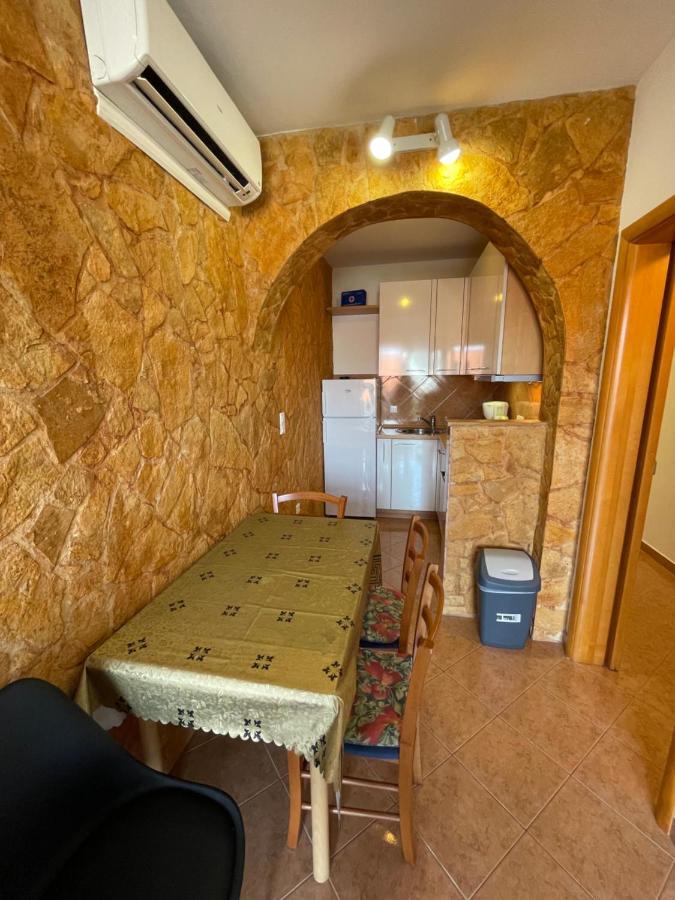 Apartment Jakasa Трогир Екстериор снимка