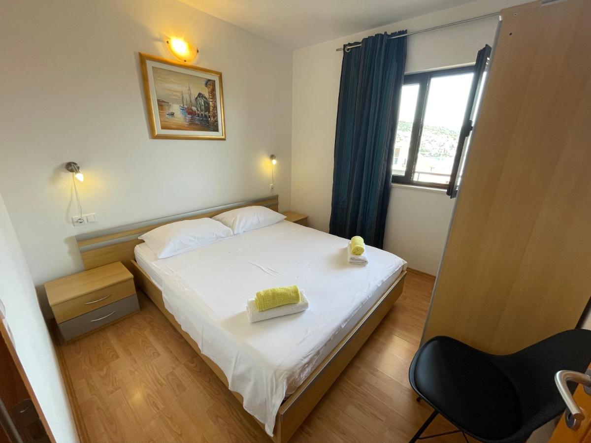Apartment Jakasa Трогир Екстериор снимка