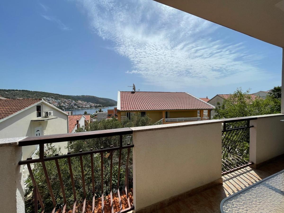 Apartment Jakasa Трогир Екстериор снимка