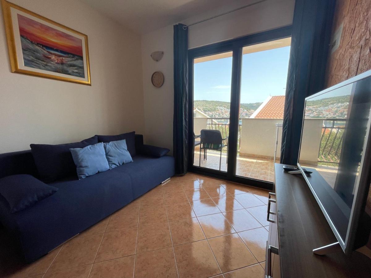 Apartment Jakasa Трогир Екстериор снимка