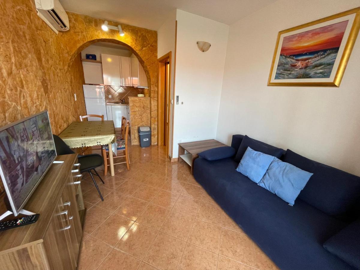 Apartment Jakasa Трогир Екстериор снимка