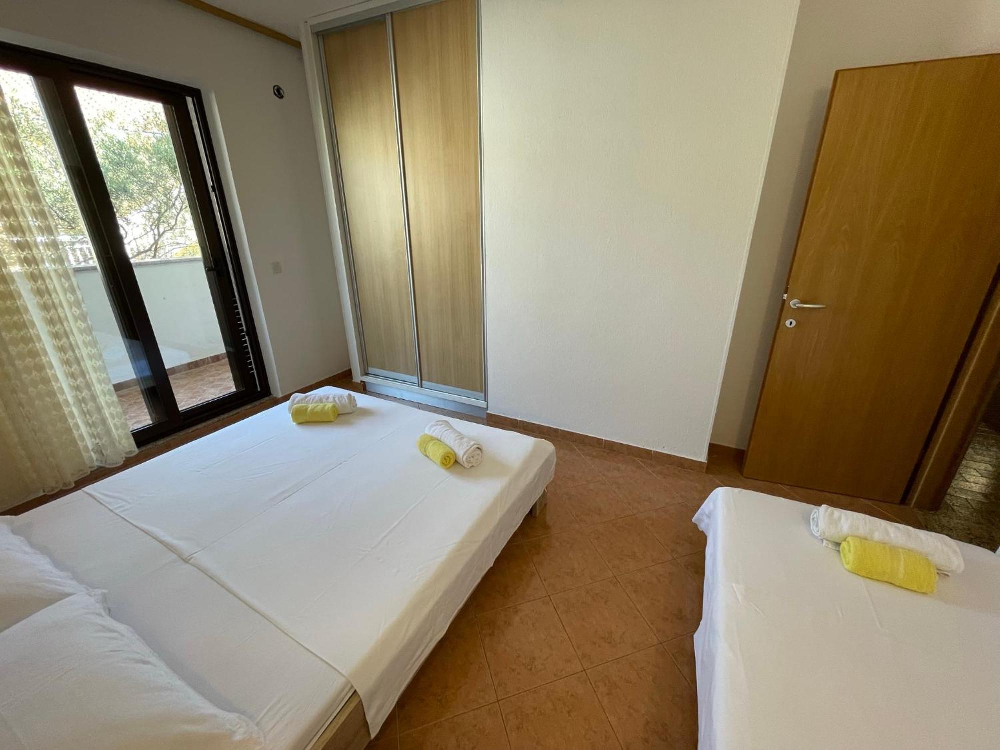 Apartment Jakasa Трогир Екстериор снимка