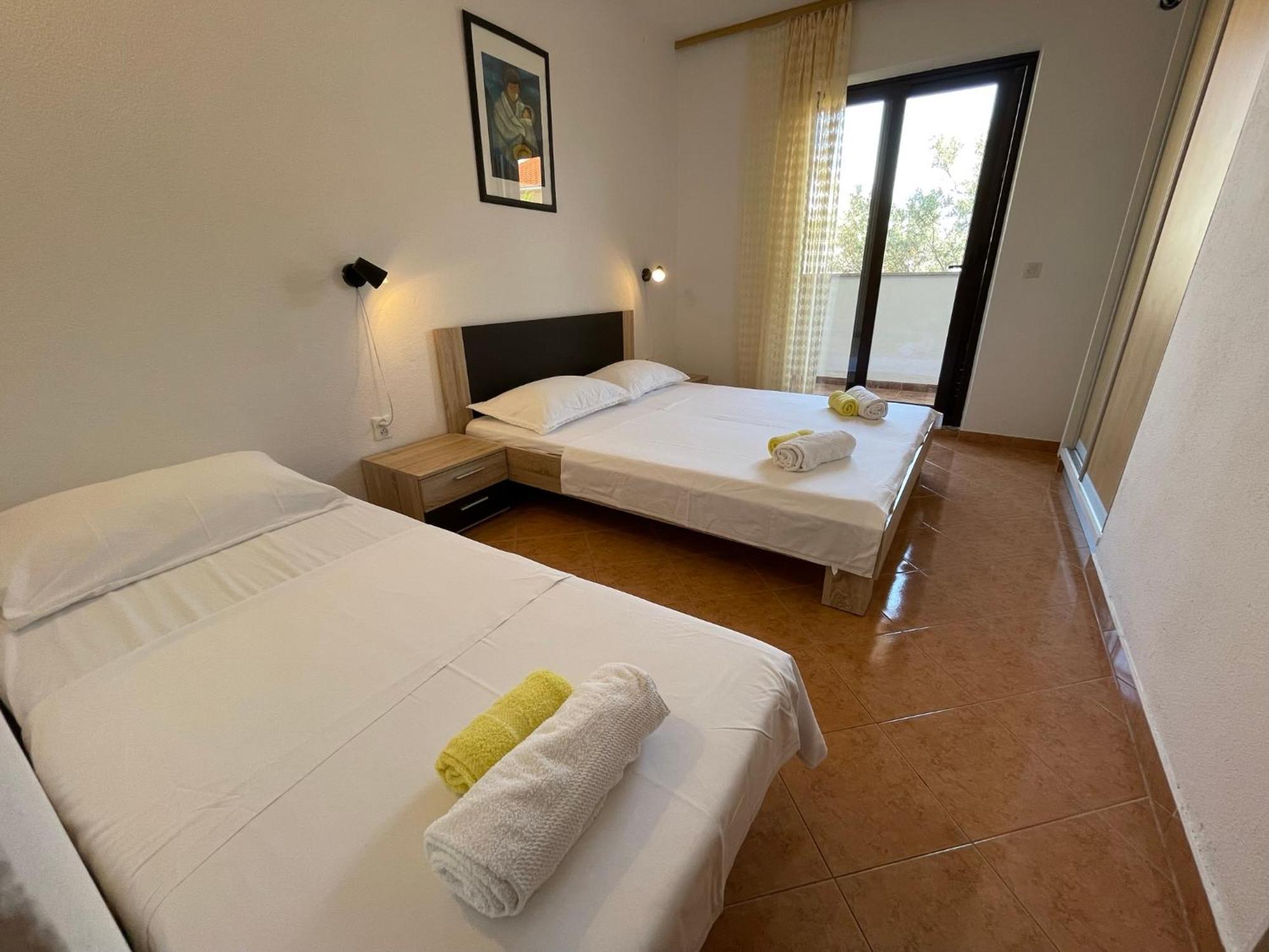 Apartment Jakasa Трогир Екстериор снимка