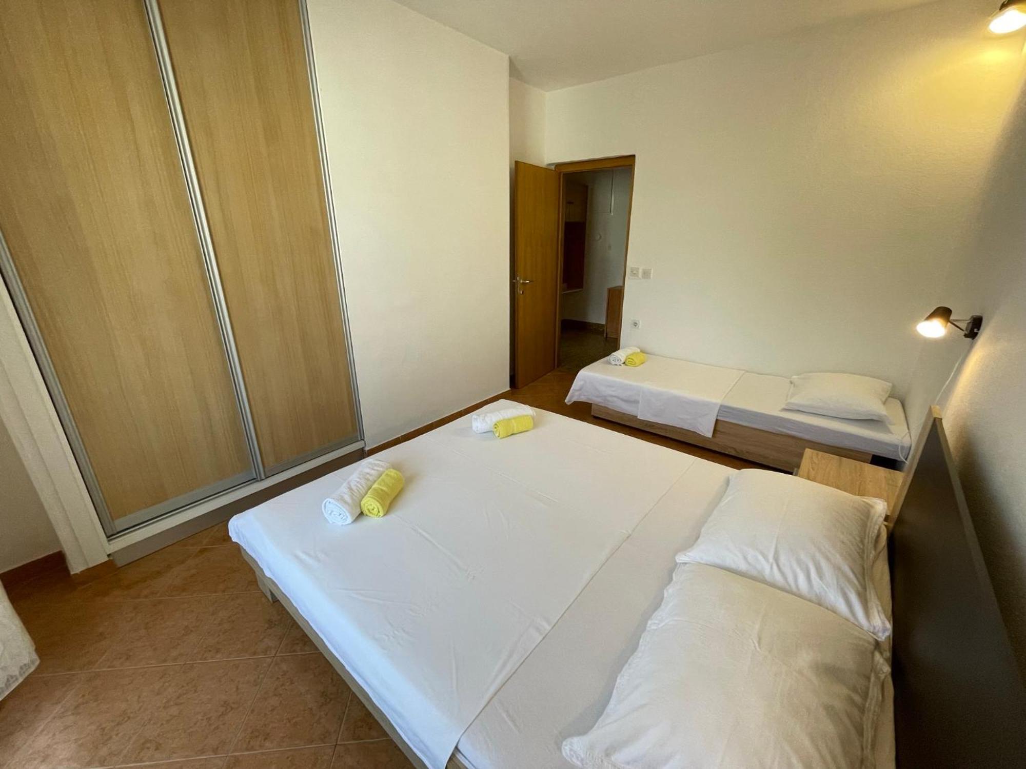 Apartment Jakasa Трогир Екстериор снимка