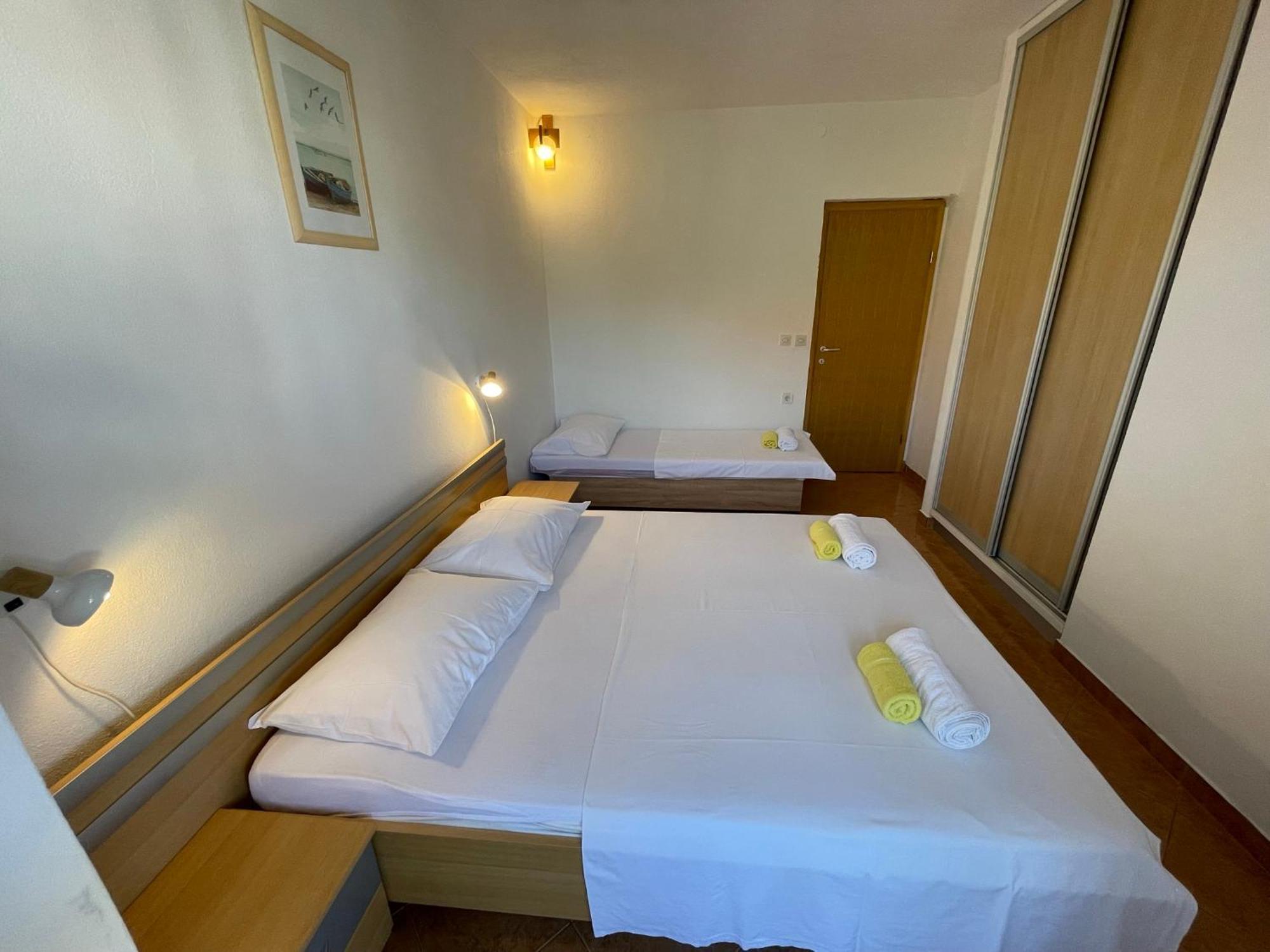 Apartment Jakasa Трогир Екстериор снимка