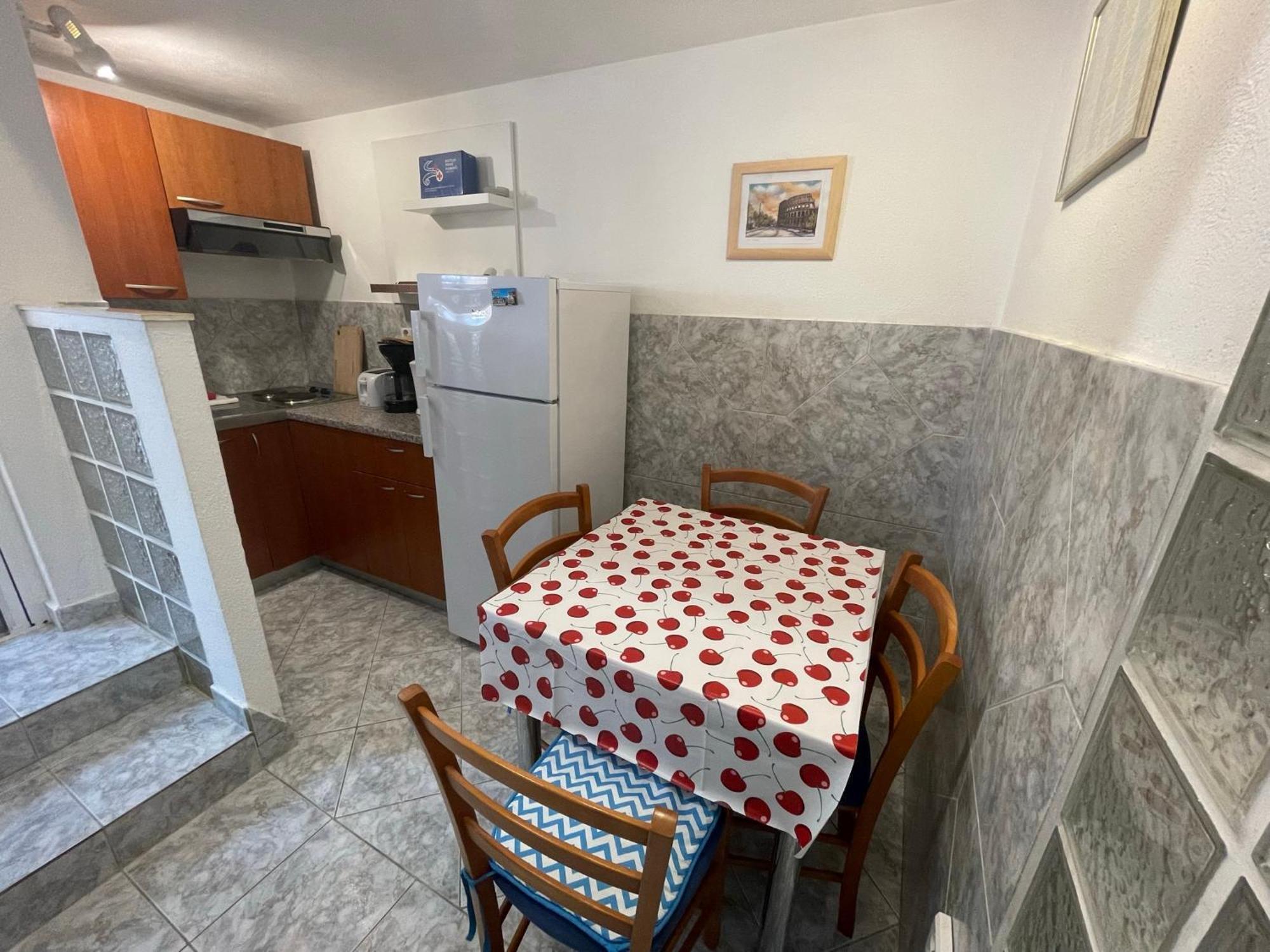 Apartment Jakasa Трогир Екстериор снимка